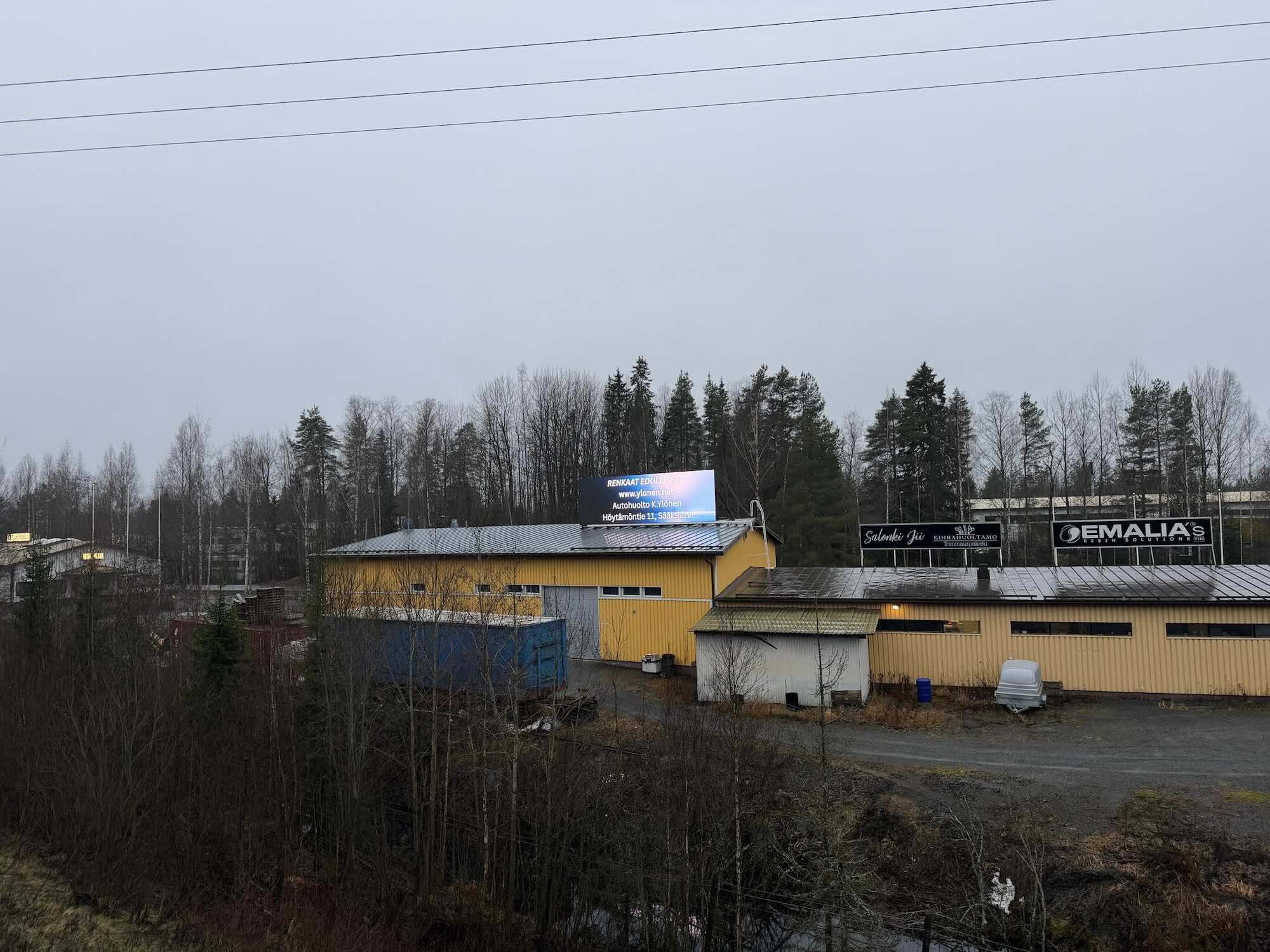 led mainonta moottoritiellä